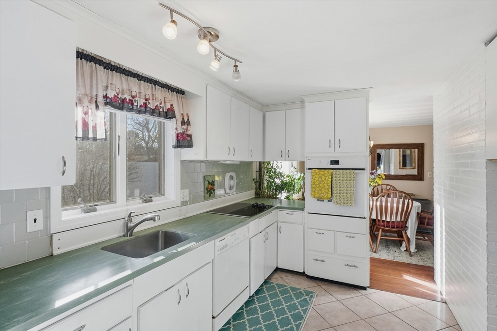 14 Ridgefield Drive Framingham, MA 01701 - Photo 16 of 40 Gallery Image 16