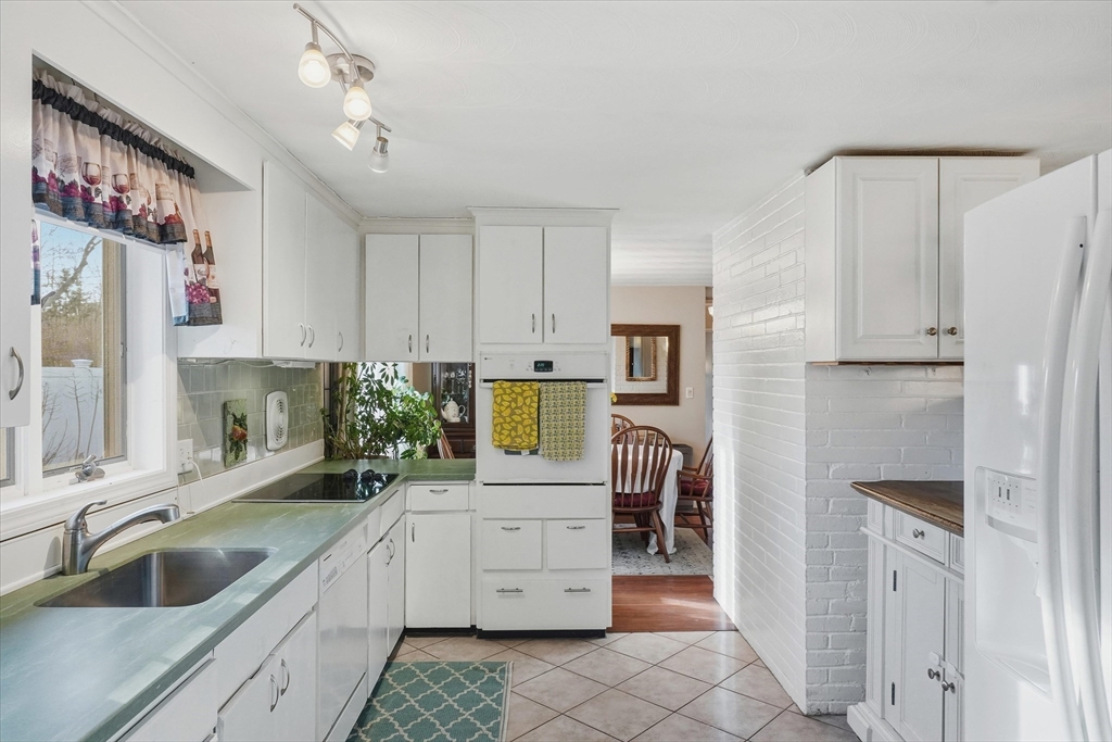 14 Ridgefield Drive Framingham, MA 01701 - Photo 17 of 40 Gallery Image 17