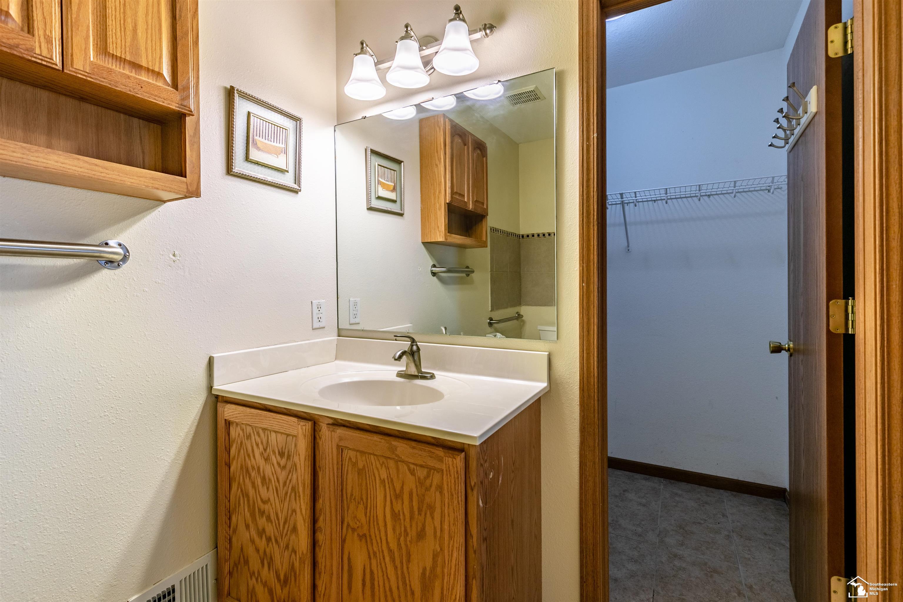 833 Hunting Creek Road Temperance, MI 48182 - Photo 27 of 40 50092387-26.JPG