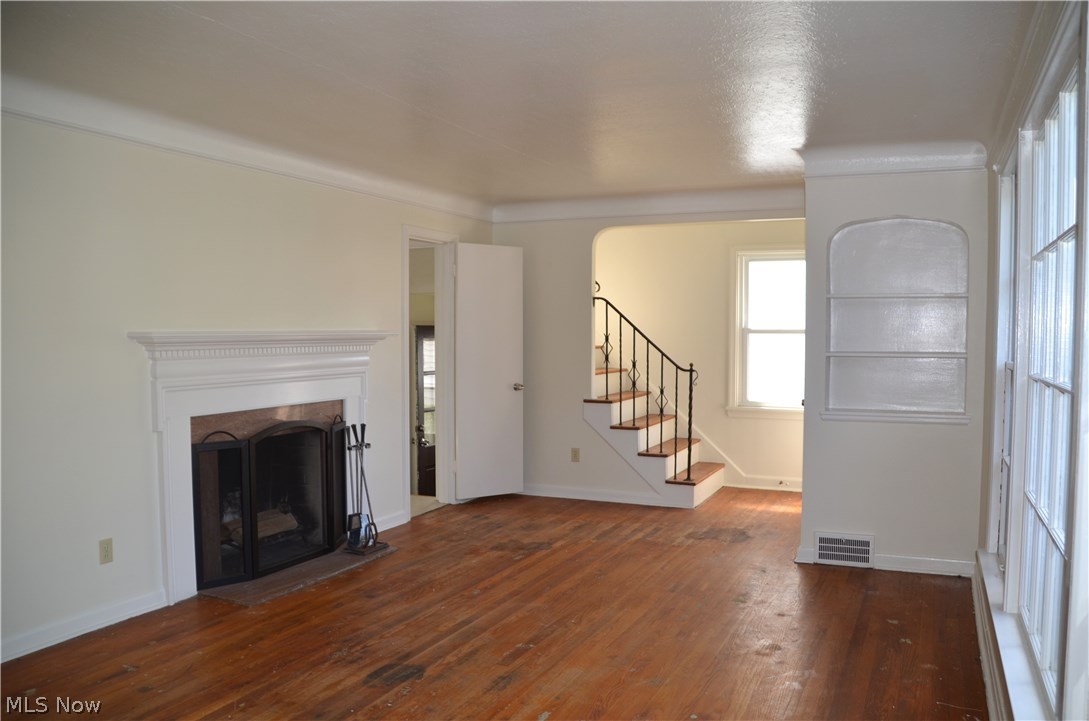 4114 Stilmore Road Cleveland, OH 44121 - Photo 6 of 30 LIVING ROOM