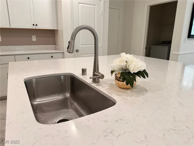 $2,100 | 3270 Trabia Avenue, Henderson, NV 89044