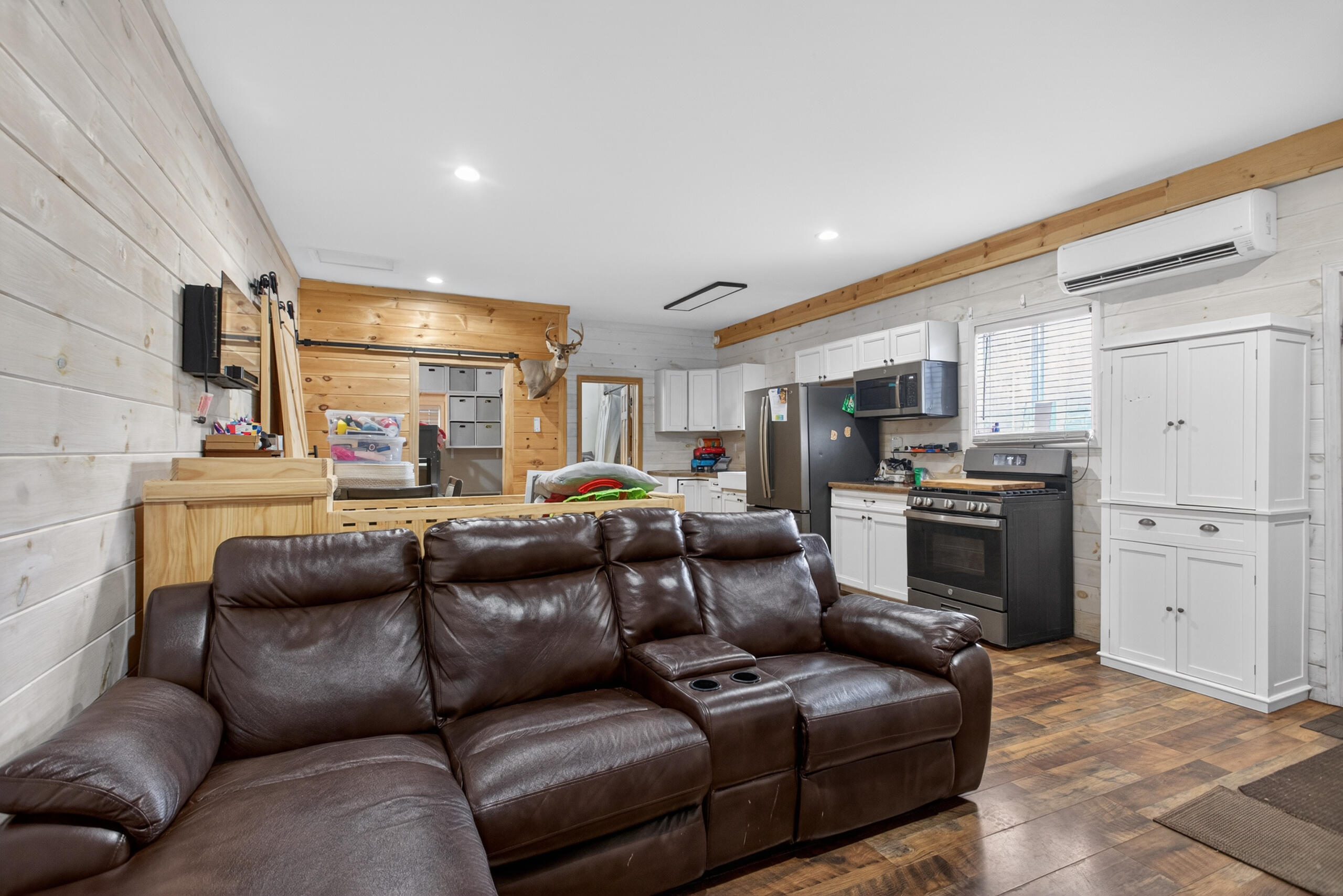 1284 Maplegrove Road Jackson, MI 49201 - Photo 5 of 45 0N0A0627