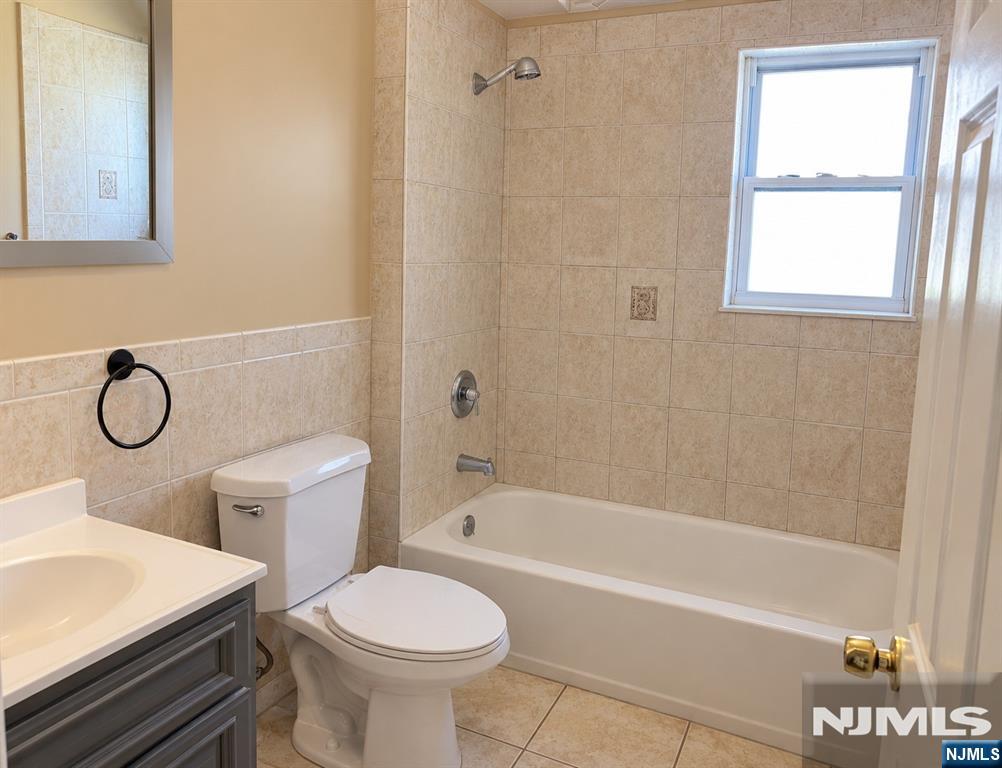 116 Christie Street, Unit 2 Ridgefield Park, NJ 07660 - Photo 18 of 23 Gallery Image 18