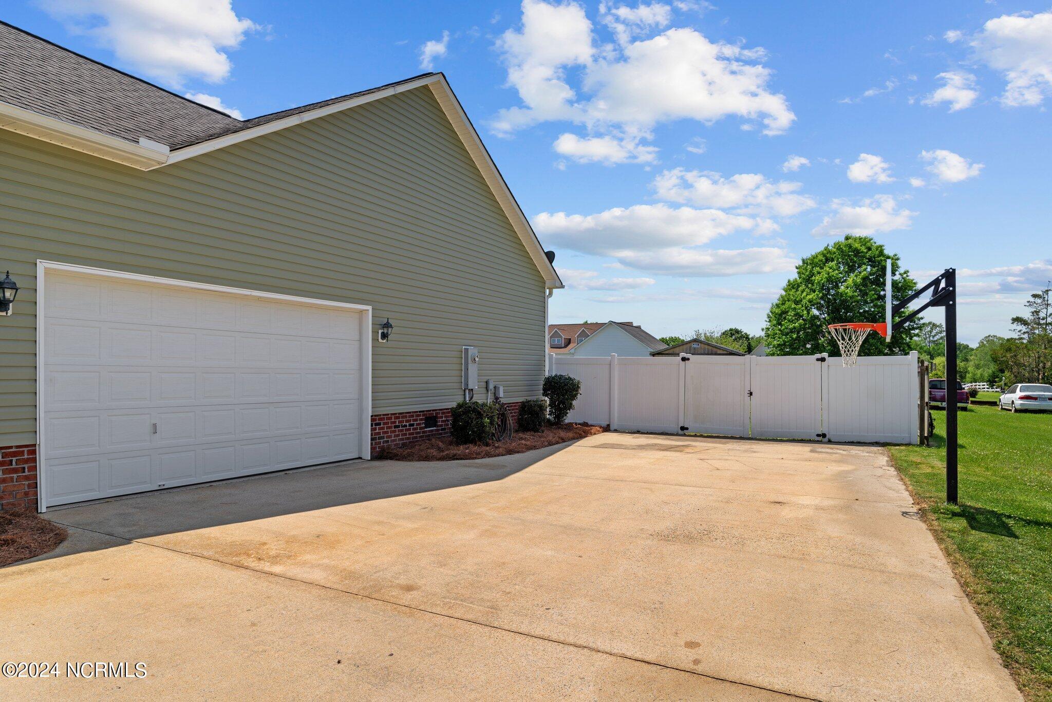 4570 Rountree Road Winterville, NC 28590 - Photo 33 of 37 15-web-or-mls-DSC_4897