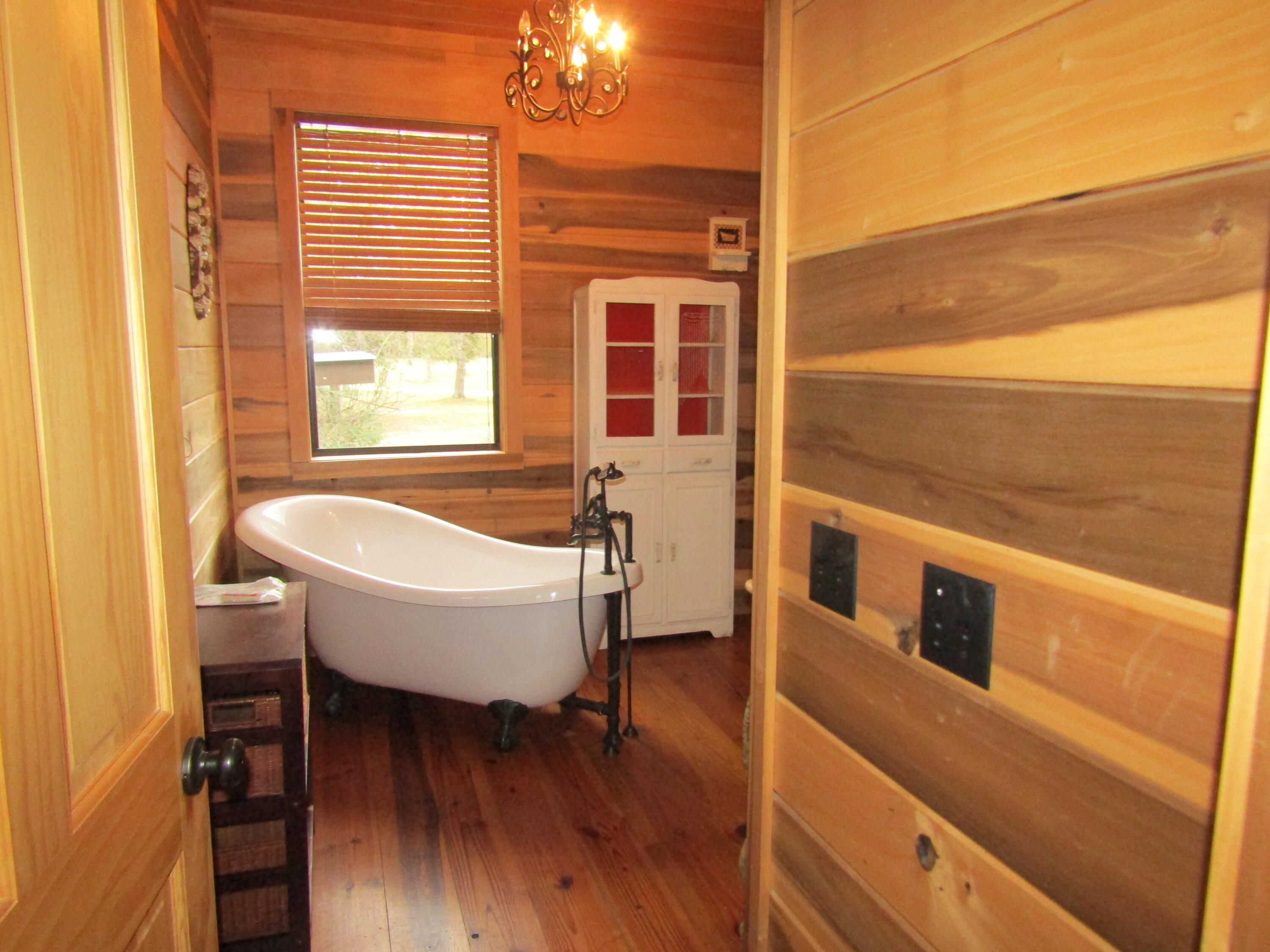 2948 Alford Road Samson, AL 36477 - Photo 21 of 121 a spacious bathroom with a bathtub and next to a window