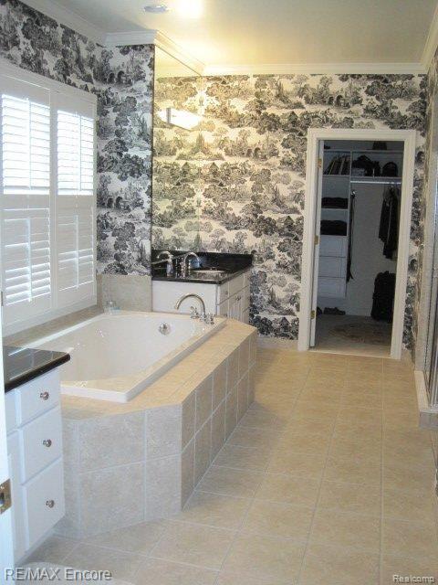 4647 Oakhurst Ridge Road, Unit 242 Clarkston, MI 48348 - Photo 11 of 25 Master Bathroom