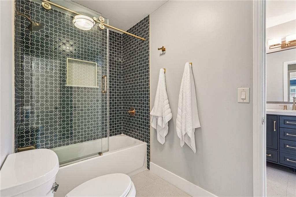 4708 Arbor Crest Place Suwanee, GA 30024 - Photo 52 of 102 a bathroom with a toilet and a bathtub