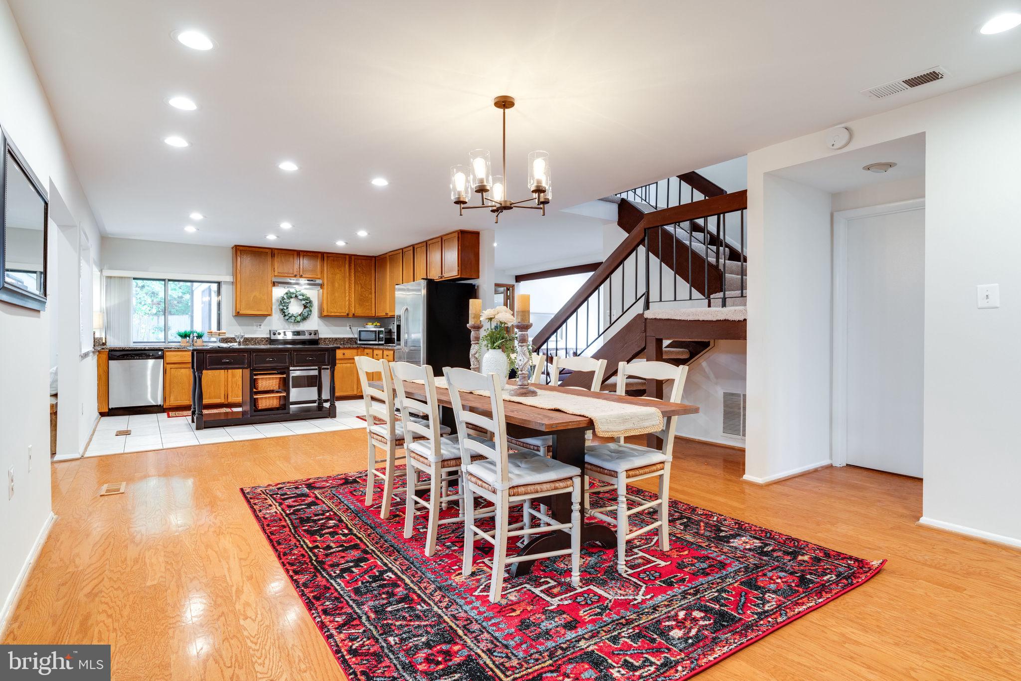 5933 Veranda Drive Springfield, VA 22152 - Photo 11 of 41 FRESH PAINT THROUGHOUT HOME