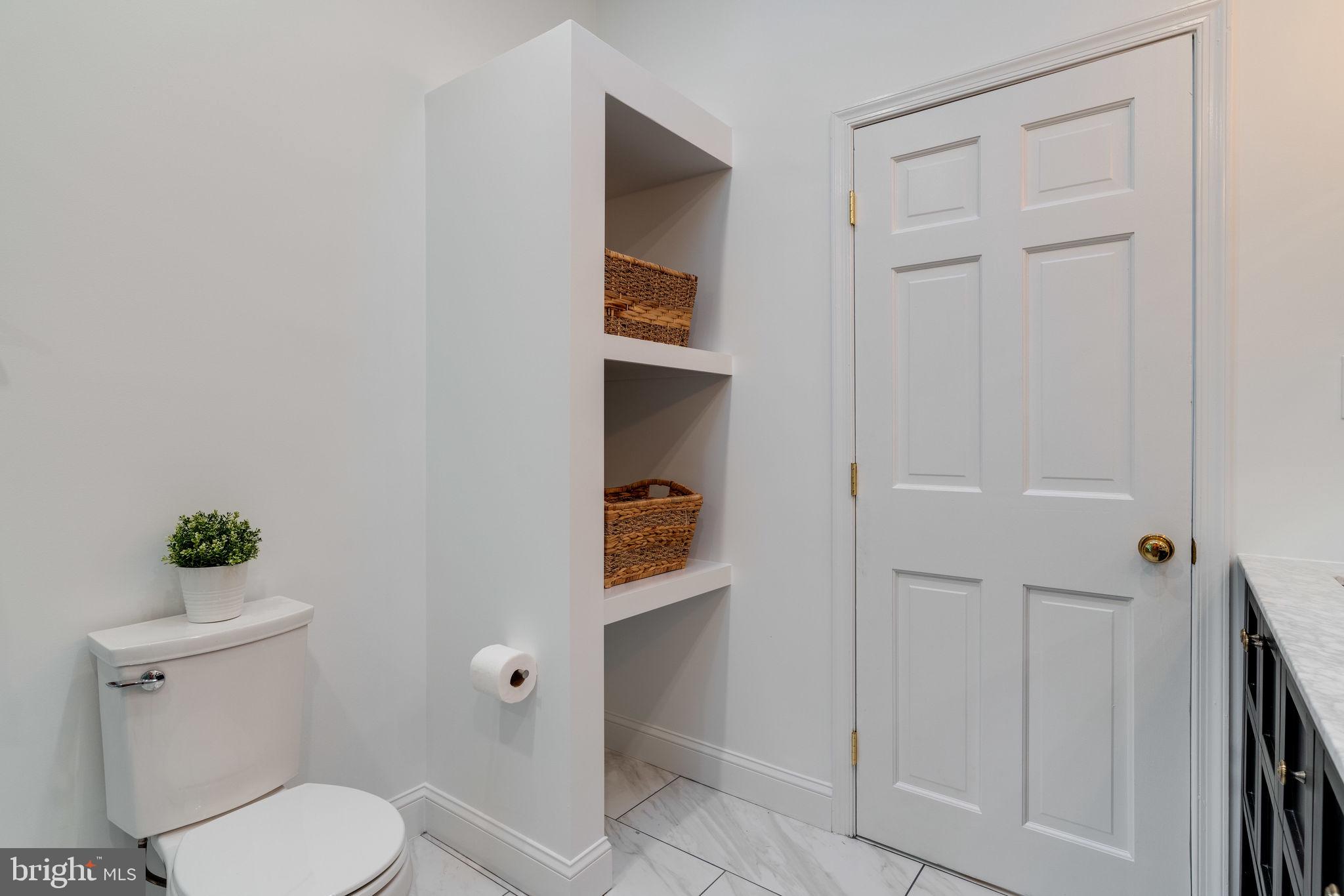 5933 Veranda Drive Springfield, VA 22152 - Photo 26 of 41 AMPLE STORAGE IN BATHROOM.. BEAUTIFUL DESIGN.