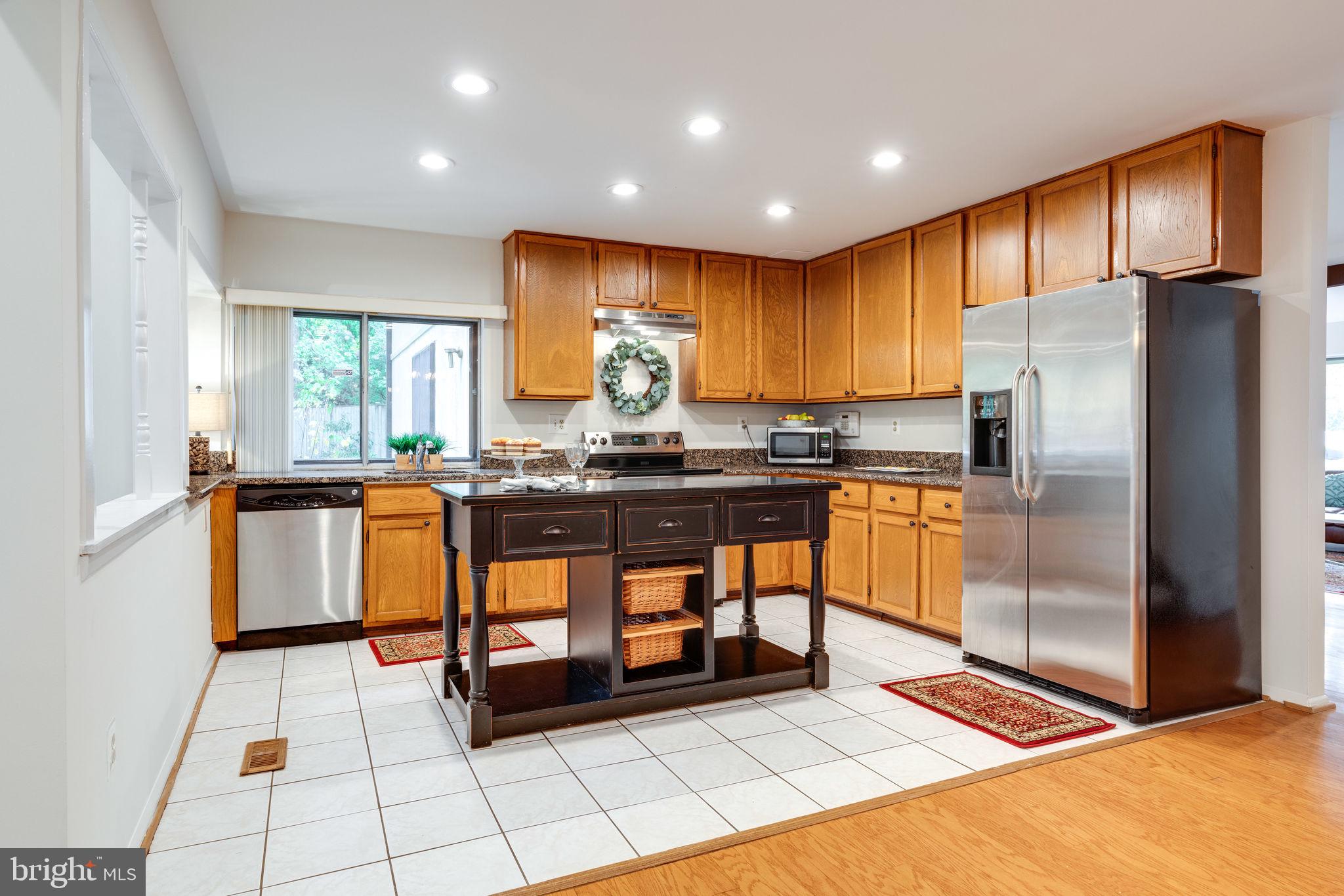 5933 Veranda Drive Springfield, VA 22152 - Photo 8 of 41 STAINLESS STEEL APPLIANCES
