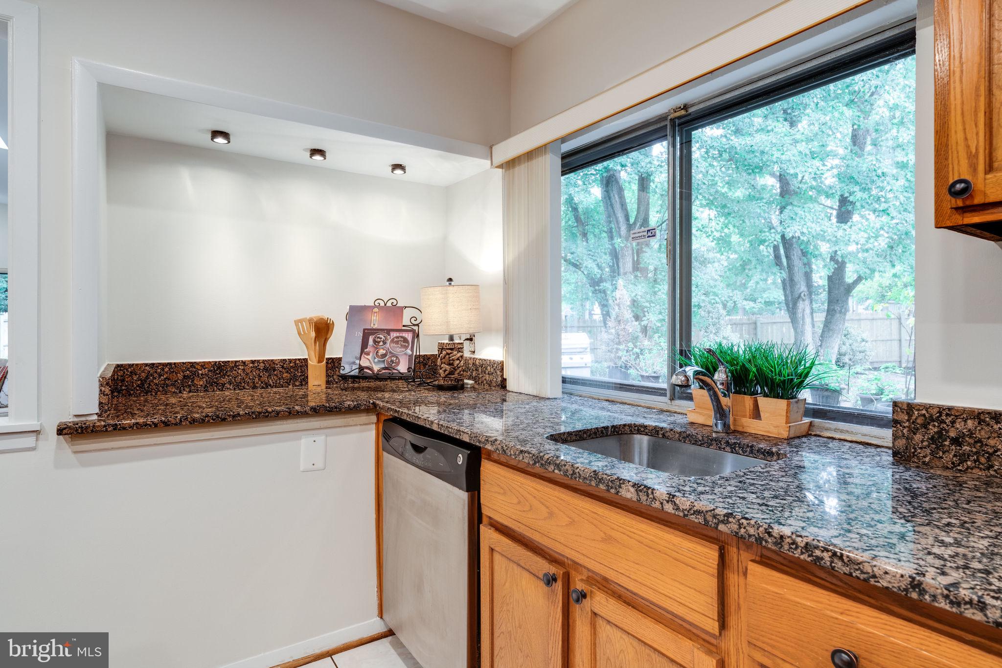 5933 Veranda Drive Springfield, VA 22152 - Photo 9 of 41 GRANITE COUNTERS