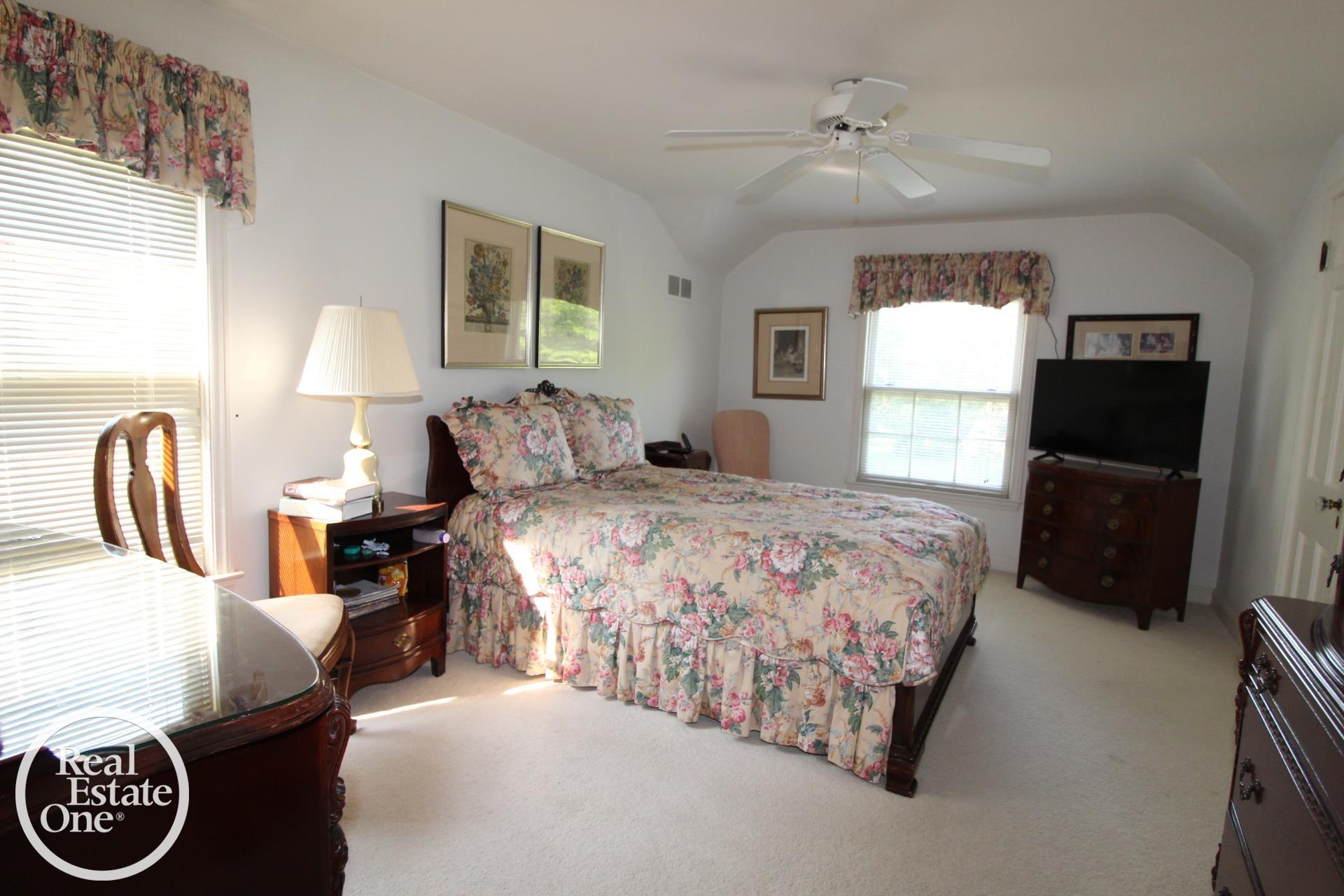 880 Pemberton Road Grosse Pointe, MI 48230 - Photo 21 of 50 50178128-40d54004-ebd9-493f-b3ff-88bae8318c61.JPG