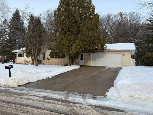 $224,900 | 205 Alpine Drive, Shawano, WI 54166