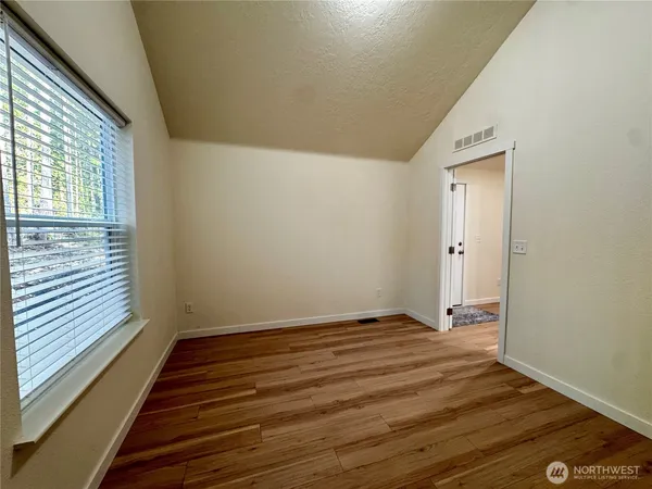 $1,850 | 33 N Mount, Hoodsport, WA 98548