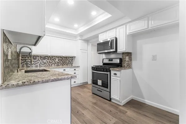 $590,000 | 631 South Kenmore Avenue, Unit 406, Los Angeles, CA 90005