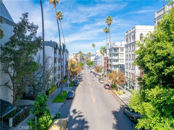 $590,000 | 631 South Kenmore Avenue, Unit 406, Los Angeles, CA 90005