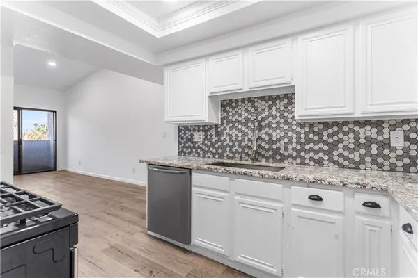 $590,000 | 631 South Kenmore Avenue, Unit 406, Los Angeles, CA 90005