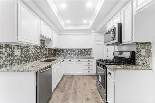 $590,000 | 631 South Kenmore Avenue, Unit 406, Los Angeles, CA 90005