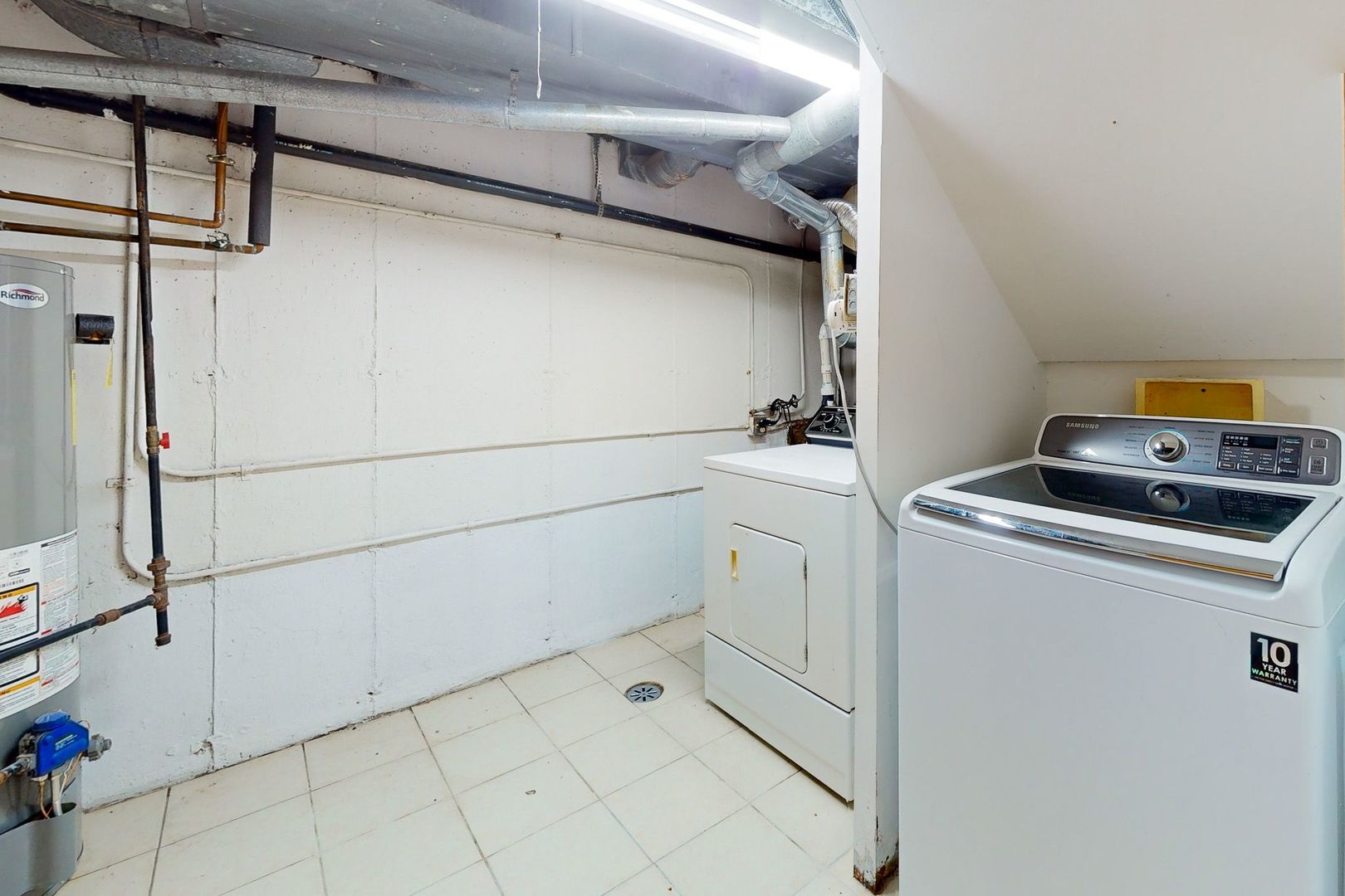 1009 Spring Mill Drive Hoffman Estates, IL 60169 - Photo 17 of 35 a utility room with dryer and washer