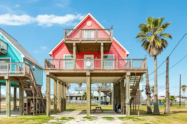 $395,000 | 1214 Fort Velasco Drive, Surfside Beach, TX 77541