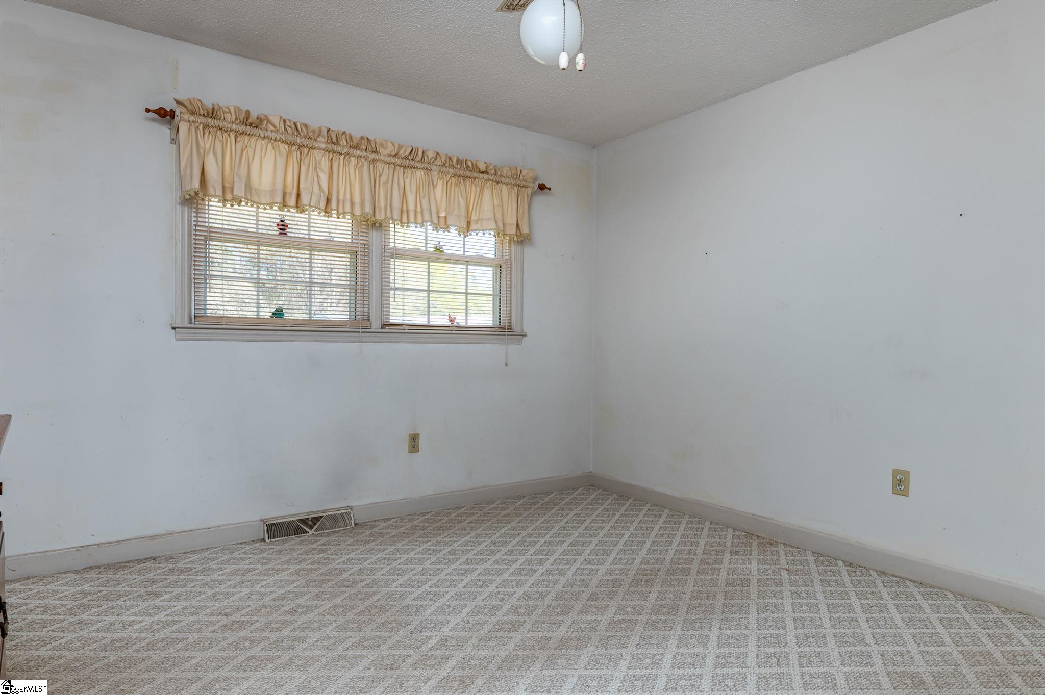 1406 Howell Road Duncan, SC 29334 - Photo 17 of 27 Gallery Image 17