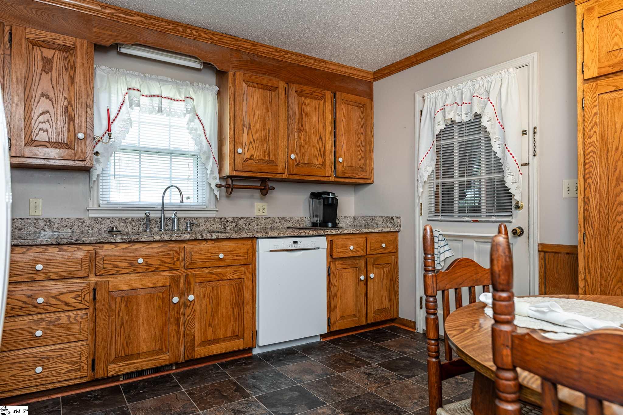 1406 Howell Road Duncan, SC 29334 - Photo 9 of 27 Gallery Image 9