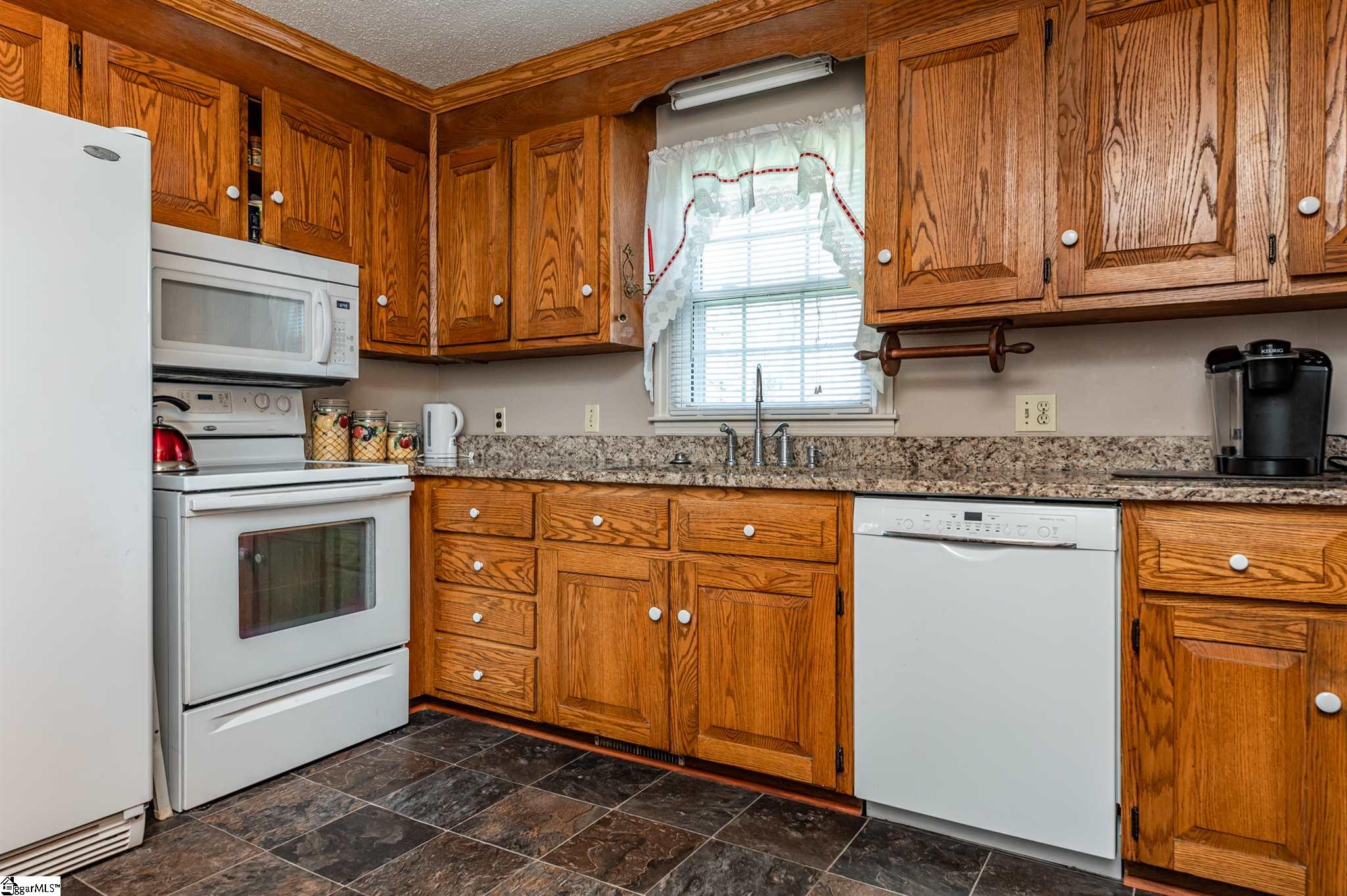 1406 Howell Road Duncan, SC 29334 - Photo 10 of 27 Gallery Image 10