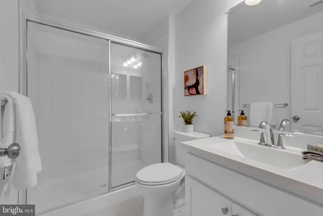 a en suite bathroom with double sink and a mirror