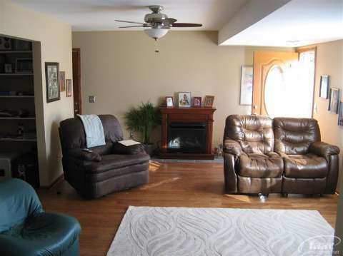 346 Holland Road Flushing, MI 48433 - Photo 8 of 19 20247547-7.JPG