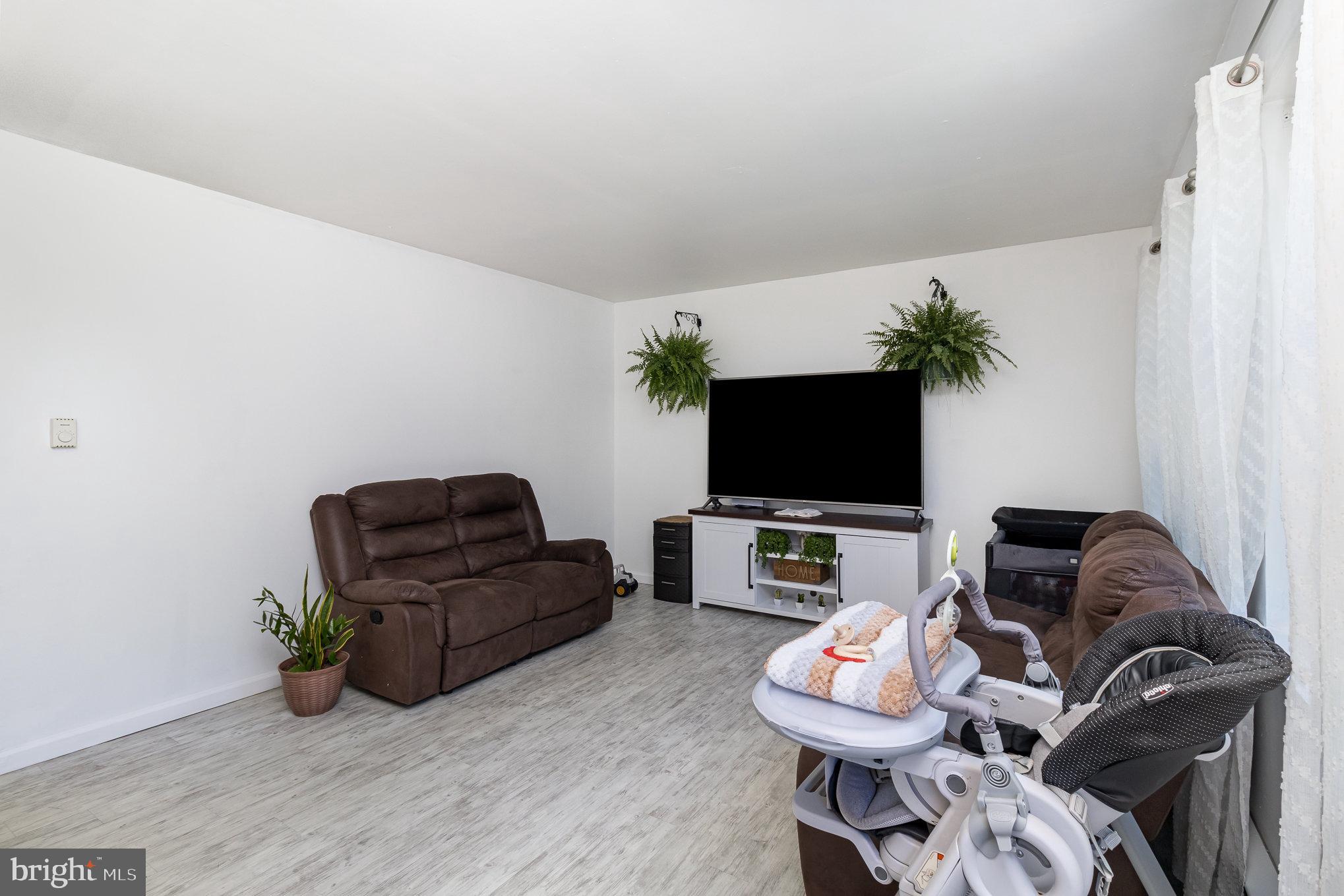 1029 Williamsburg Road Lancaster, PA 17603 - Photo 3 of 27