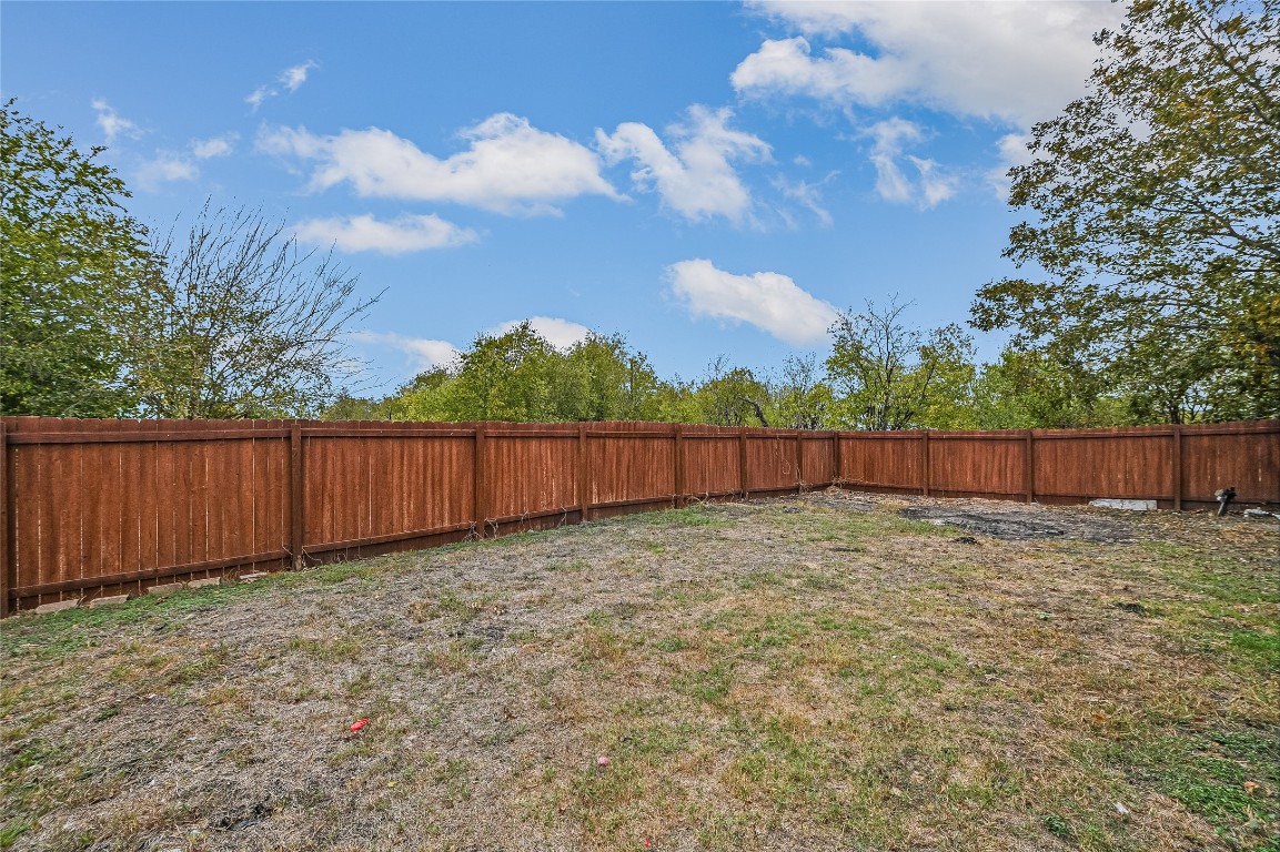 200 Creekside Trail Kyle, TX 78640 - Photo 19 of 19 a backyard of a house