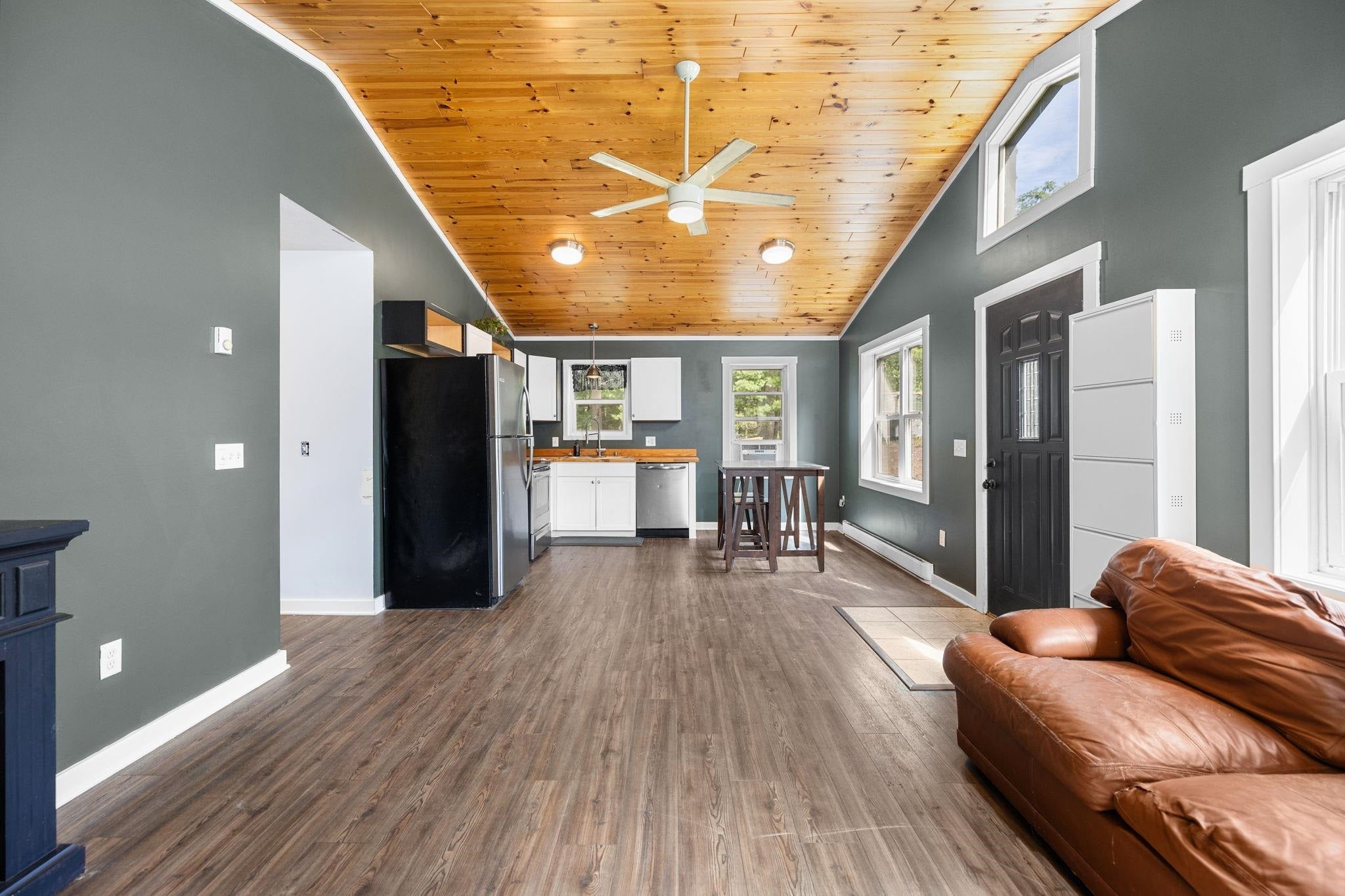 5305 Trager Road Traverse City, MI 49696 - Photo 5 of 34 Gallery Image 5
