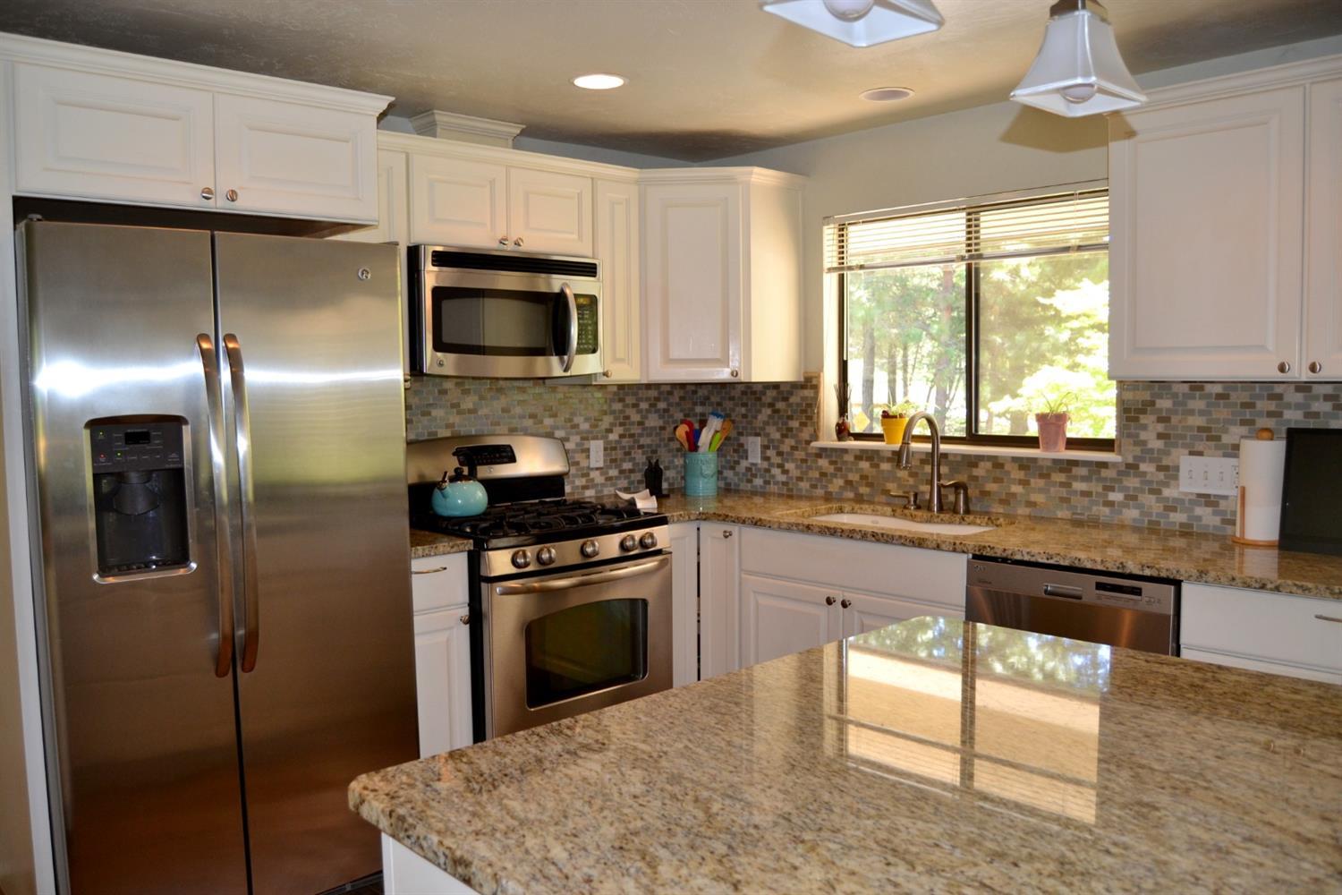 3045 Riverbanks Road Grants Pass, OR 97527 - Photo 5 of 28 Additional Photo