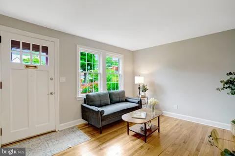 $699,900 | 4789 21st Road North, Arlington, VA 22207