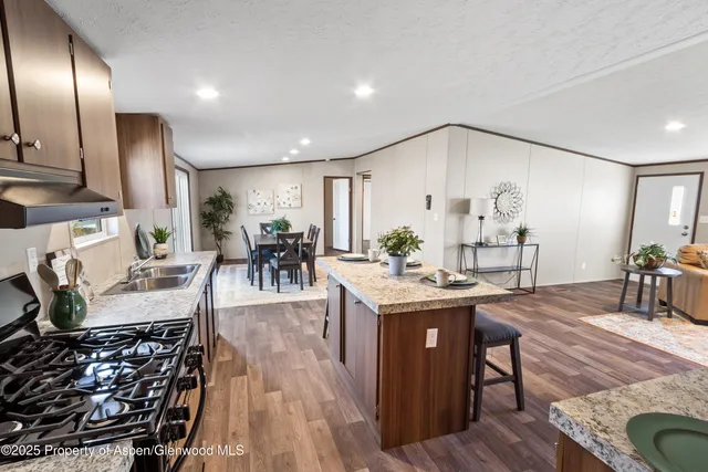 a view of a kitchen and dining room