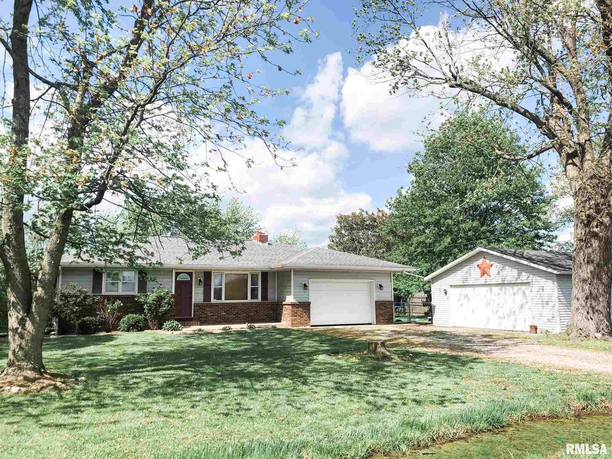 667 Fairman Road Sandoval, IL 62882 - Photo 1 of 38