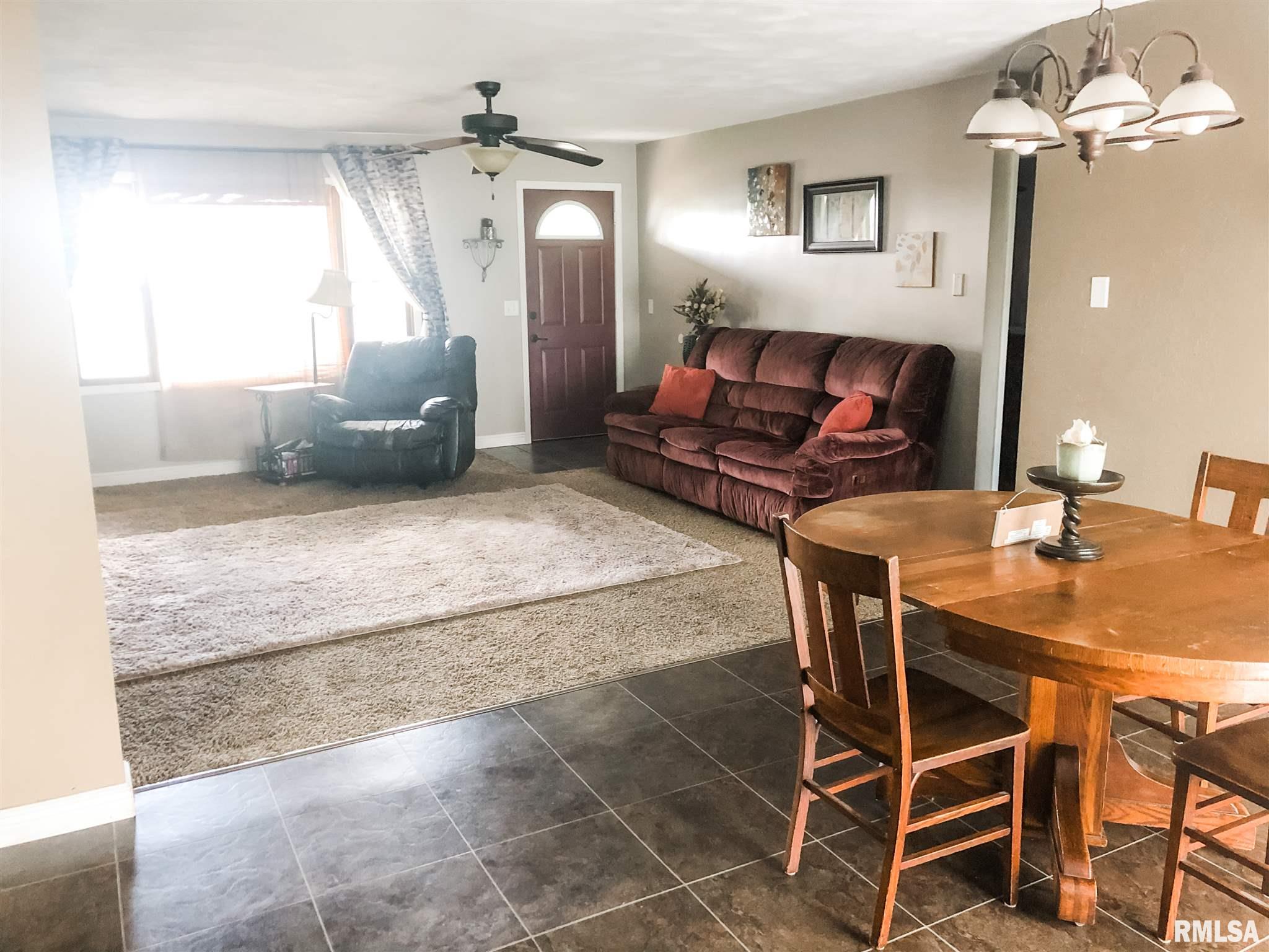 667 Fairman Road Sandoval, IL 62882 - Photo 5 of 38