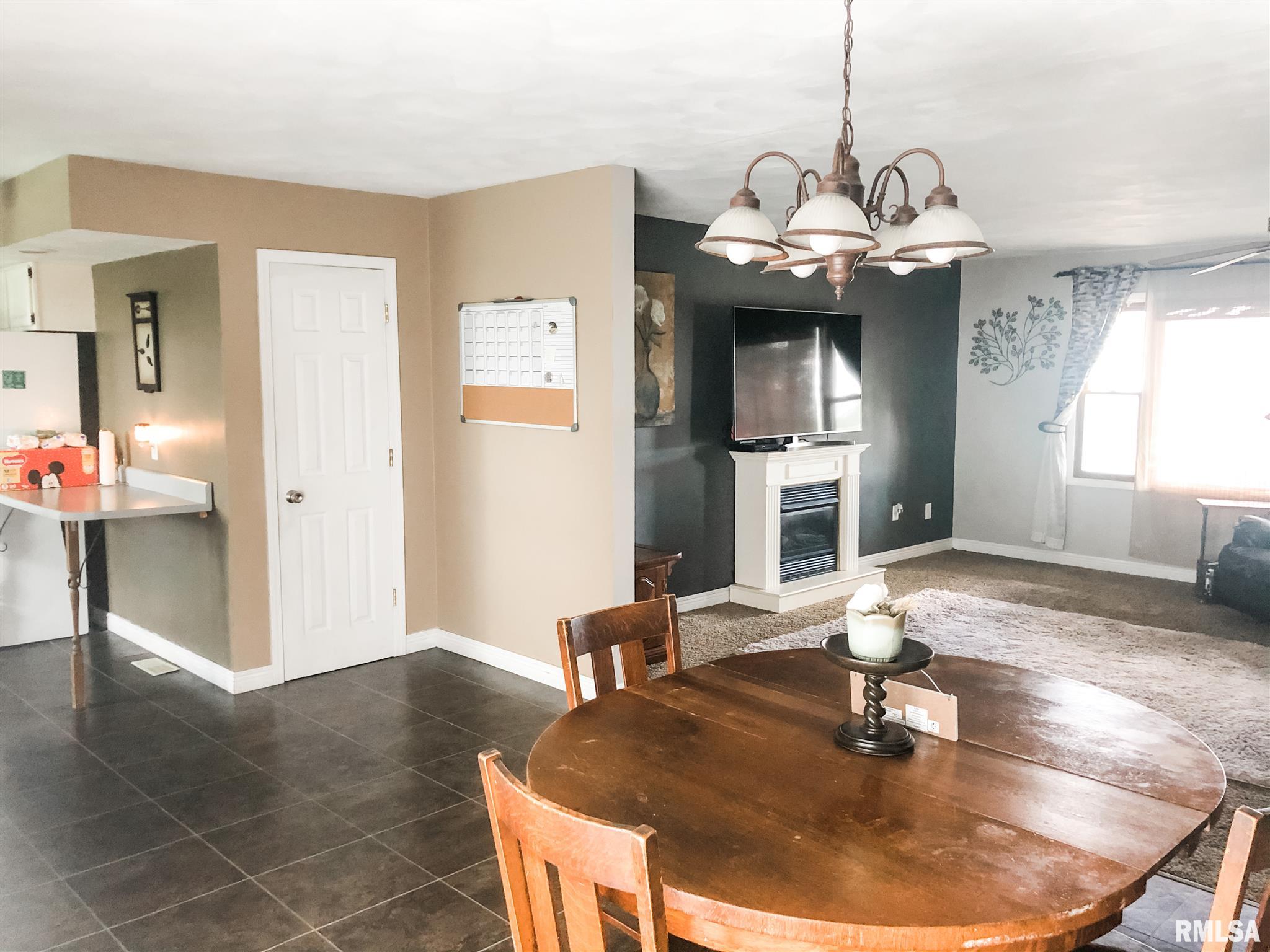 667 Fairman Road Sandoval, IL 62882 - Photo 8 of 38