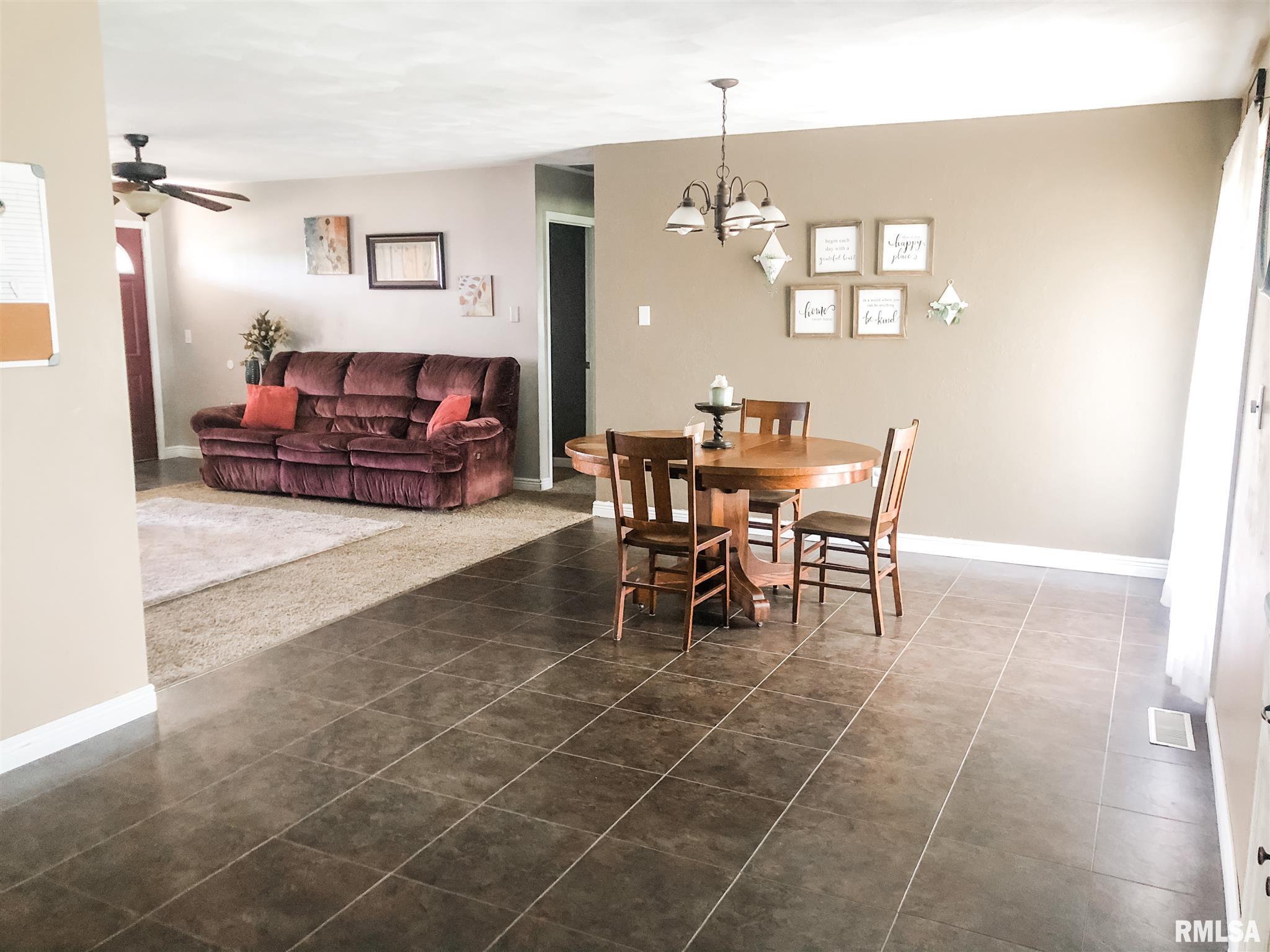 667 Fairman Road Sandoval, IL 62882 - Photo 10 of 38