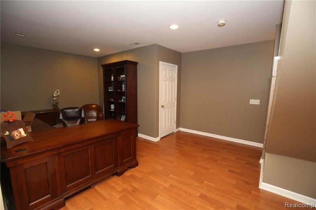 4659 Amberwood Court Rochester, MI 48306 - Photo 25 of 30