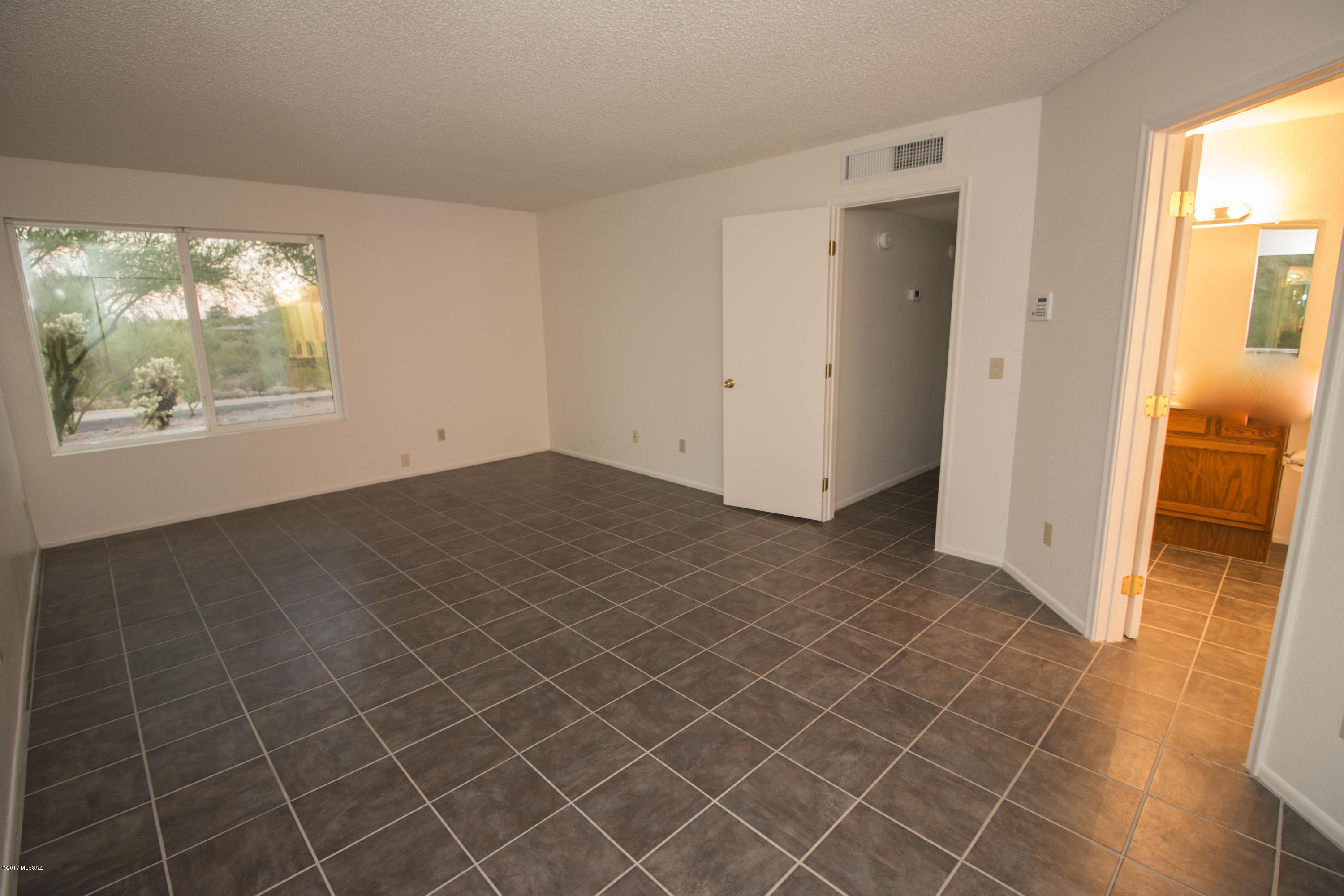 7335 East Wandering Road Tucson, AZ 85750 - Photo 8 of 18 Gallery Image 8