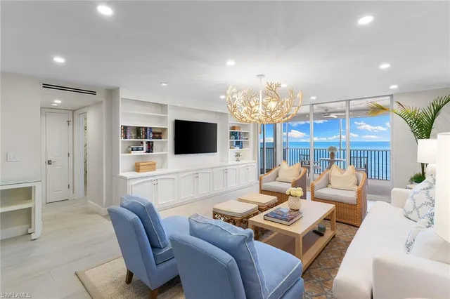 $1,750,000 | 1919 Gulf Shore Boulevard North, Unit 301, Naples, FL 34102