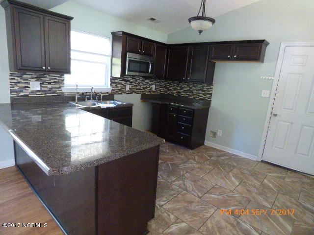 305 Steller Road Jacksonville, NC 28540 - Photo 4 of 12 P1030869