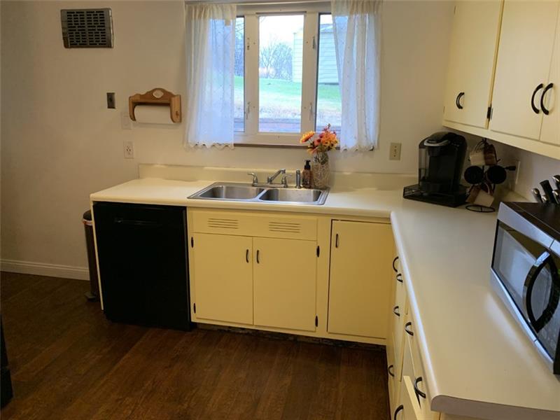 7064 Shannon Road Verona, PA 15147 - Photo 7 of 22 Gallery Image 7