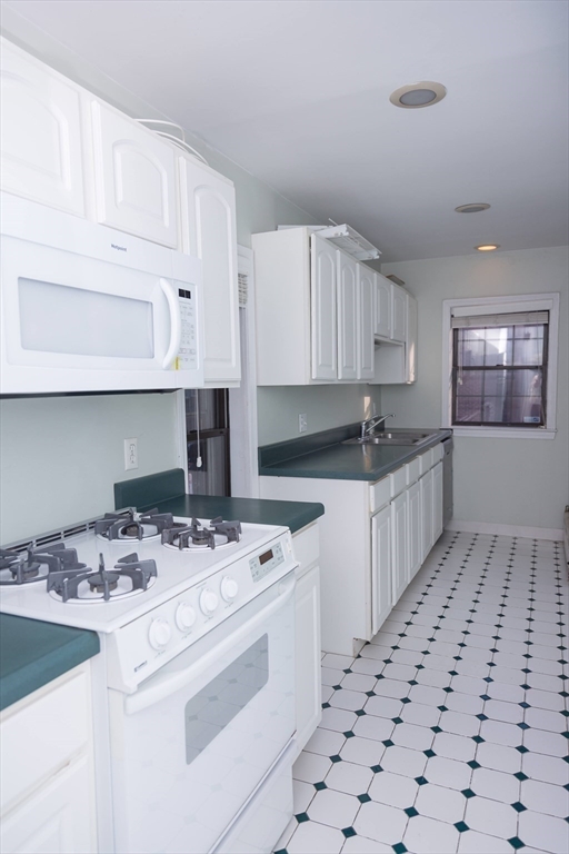 411 Beacon Street, Unit 4 Boston, MA 02115 - Photo 15 of 26