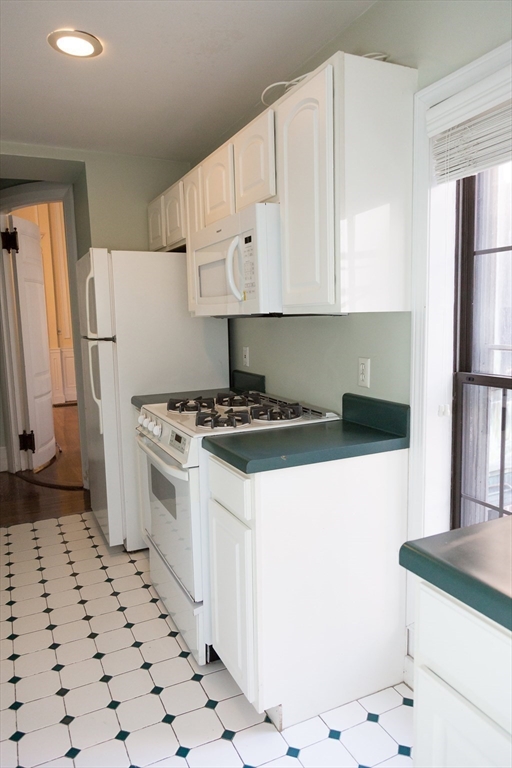 411 Beacon Street, Unit 4 Boston, MA 02115 - Photo 17 of 26