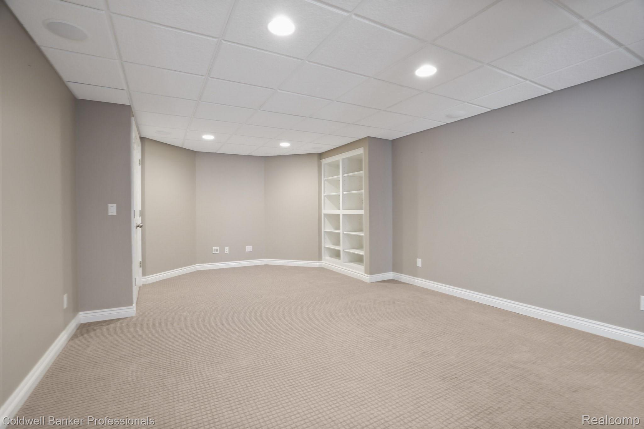 5689 Kirkridge Trail Rochester, MI 48306 - Photo 48 of 62 5689-Kirkridge-Trail-45.JPG
