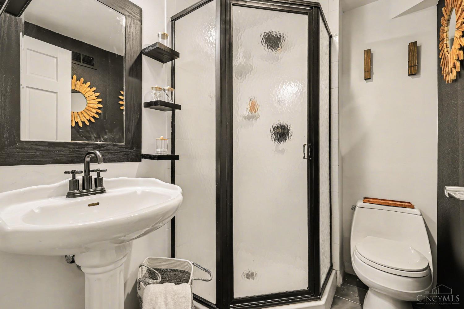 1432 Apple Hill Road Cincinnati, OH 45230 - Photo 26 of 39 Lower Level - Full Bath