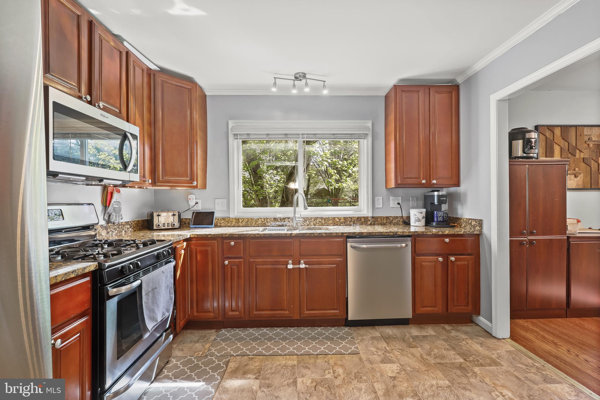 4709 Parkvale Road Ellicott City, MD 21043 - Photo 15 of 55 Kitchen