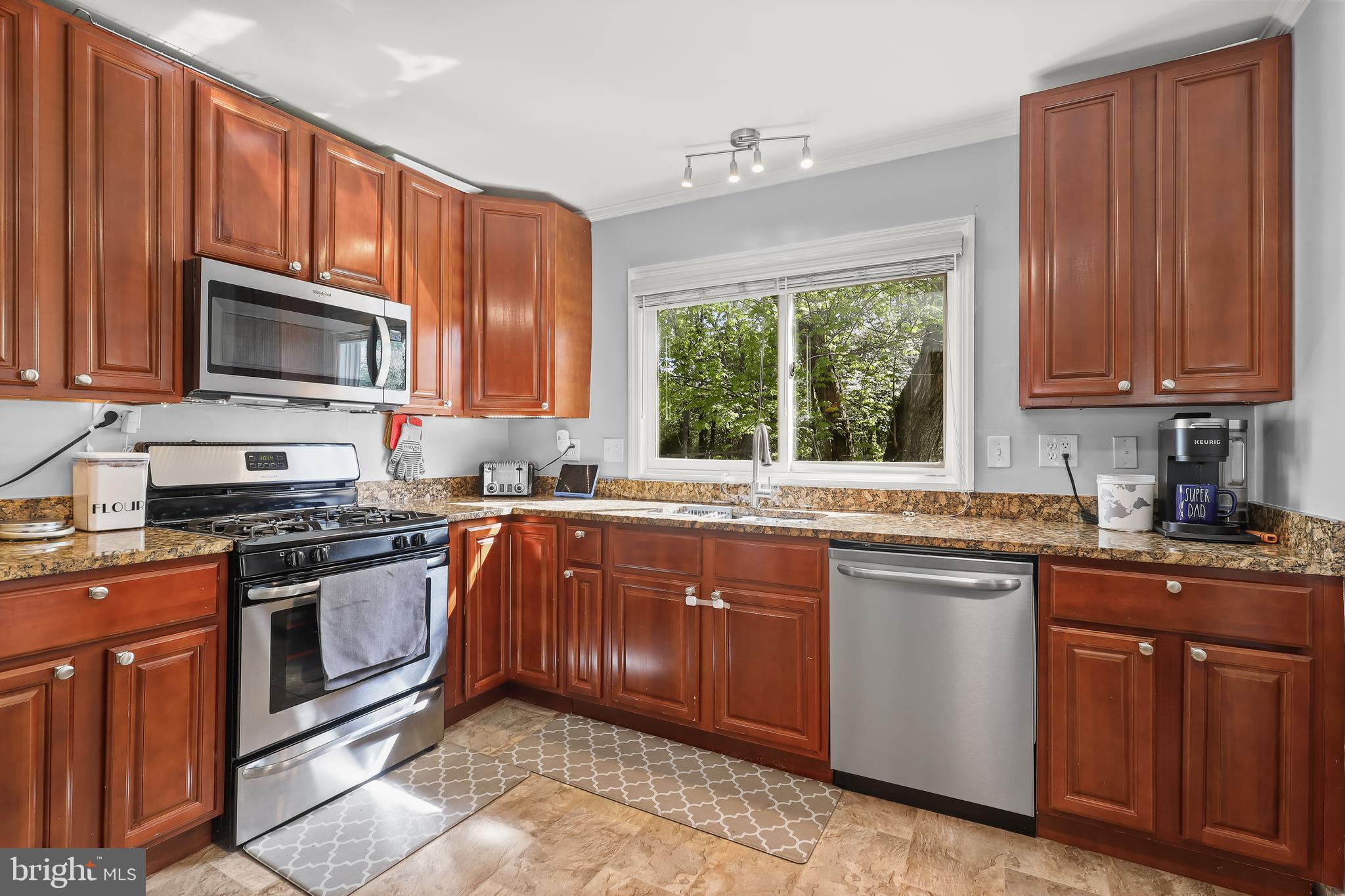 4709 Parkvale Road Ellicott City, MD 21043 - Photo 16 of 55 Kitchen